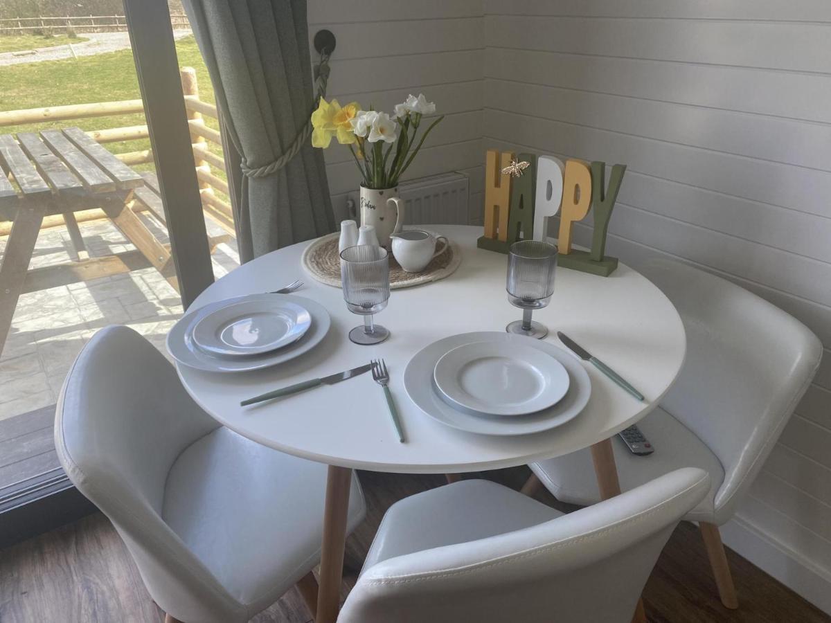 1-Bed Pod Cabin In Beautiful Surroundings Wrexham Exterior foto